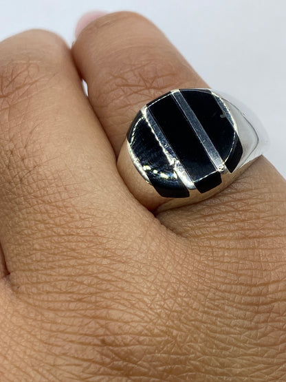 Interior del anillo con el Quinto .925 grabado, sobre fondo gris