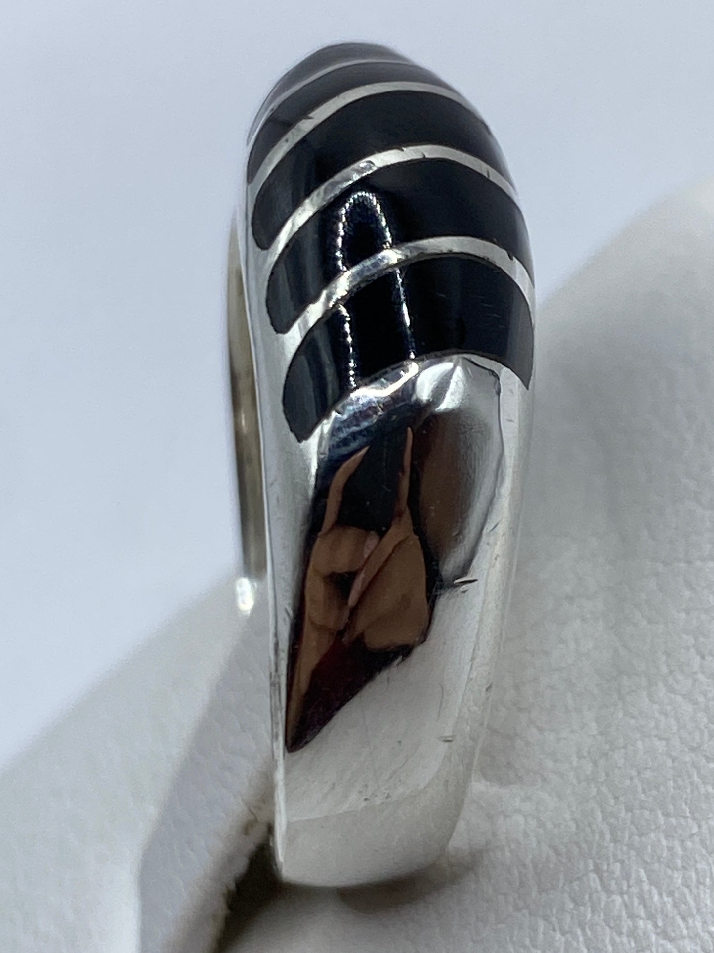 Perfil del anillo de ónix en plata pulida, talla 9