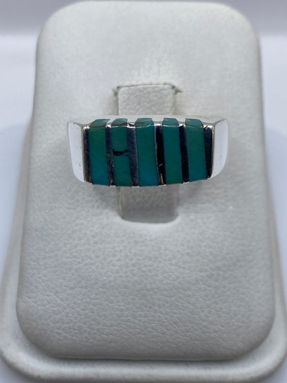 Anillo de plata .925 con turquesa azul cielo en tira de cinco piedras, vista frontal