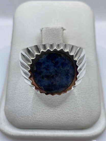 Anillo solitario de plata .925 con lapislázuli azul en caja de presentación