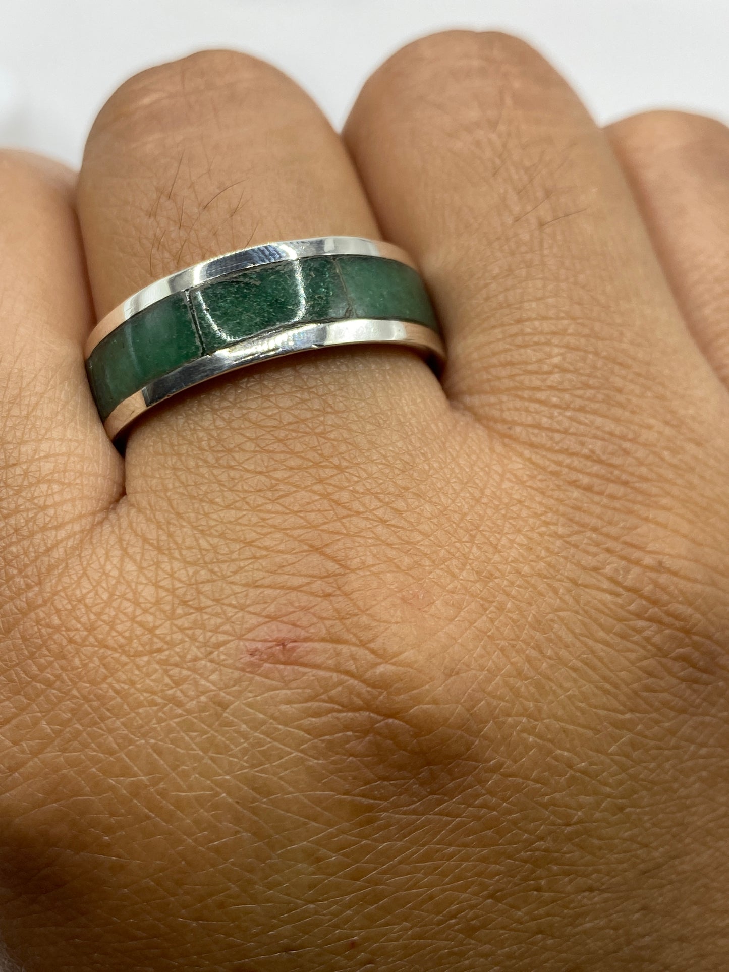 Anillo sobre la báscula con etiqueta SKU 004462, 7 gramos