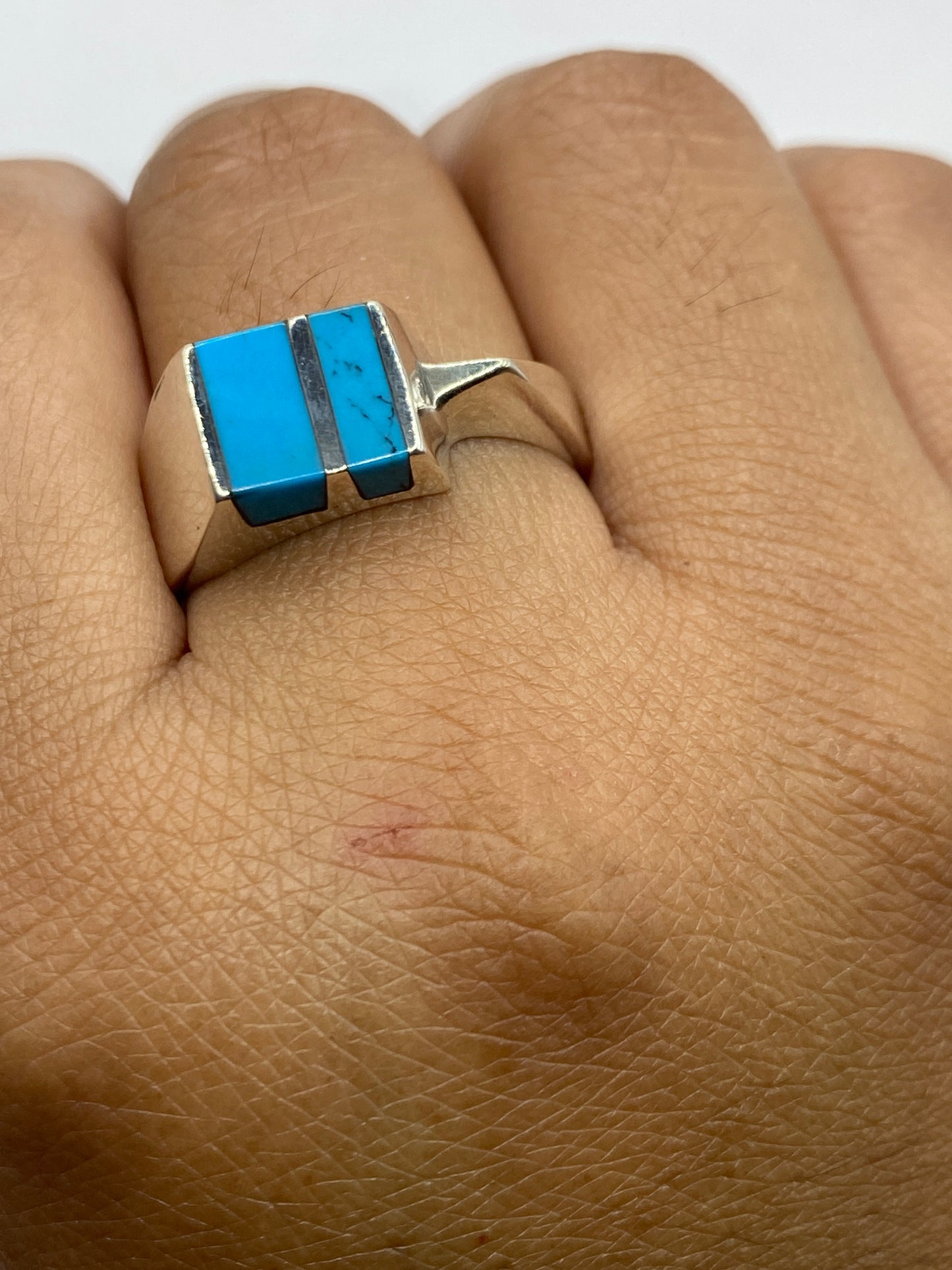Reverso del anillo mostrando el Quinto .925 y acabado pulido de Taxco