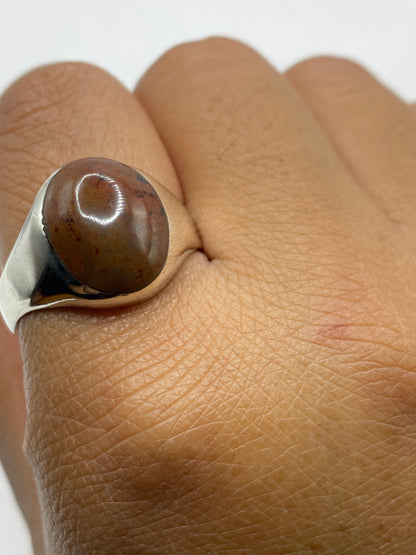 Detalle lateral del anillo con marca .925 grabada en la banda