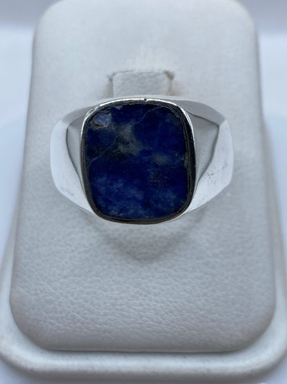 Anillo de plata .925 con lapislázuli azul profundo en talla 9, vista frontal