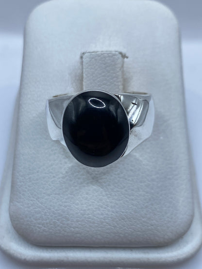 Anillo de plata .925 con ónix negro engastado en montura sólida