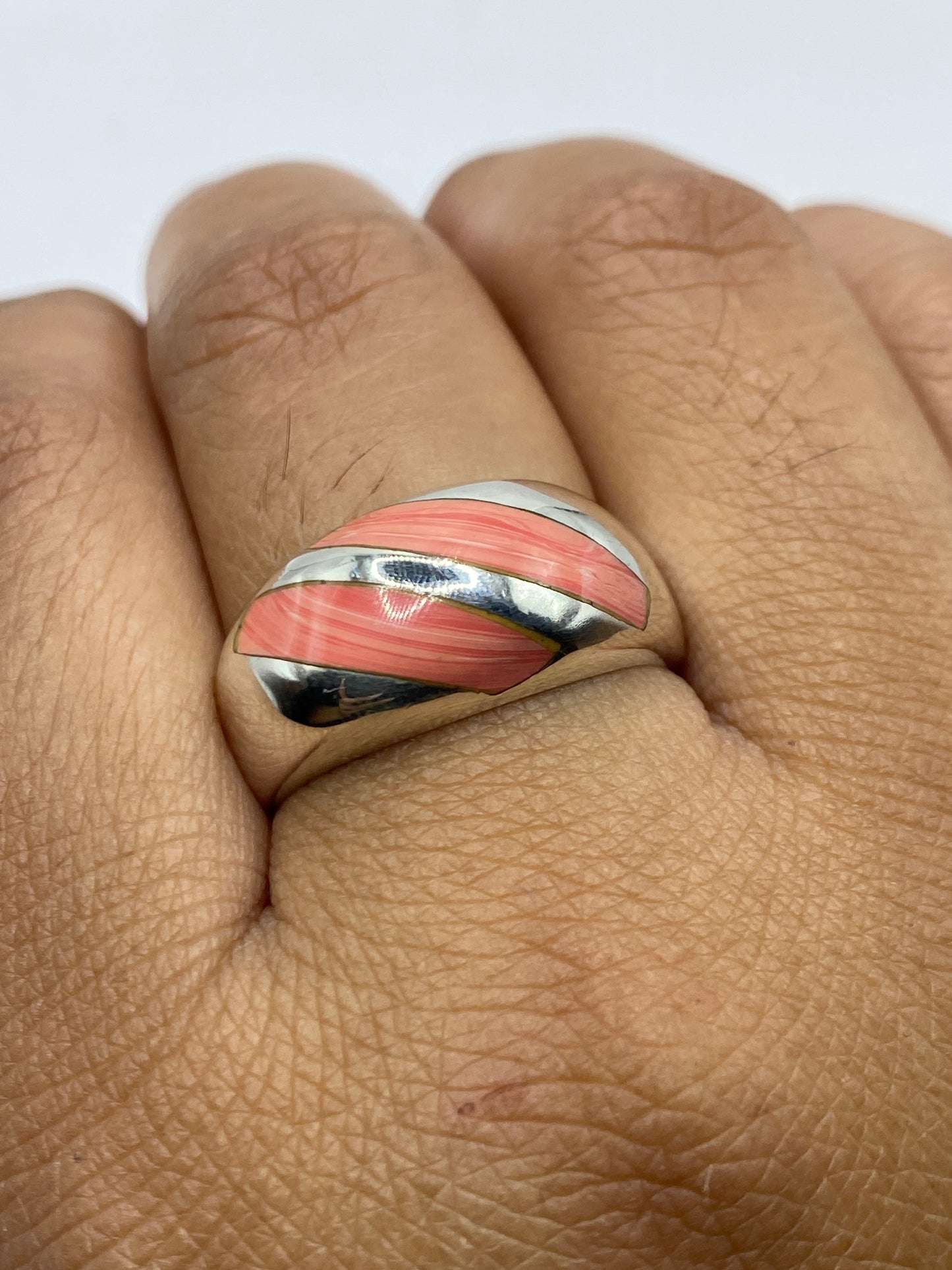 Interior del anillo con marca .925 y Quinto de autenticidad, sobre fondo blanco