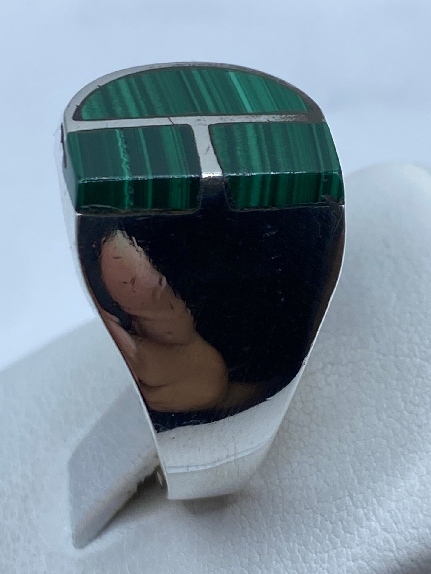 Detalle del Quinto .925 grabado en el interior del anillo de plata