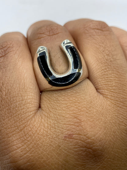 Anillo sobre fondo gris mostrando el Quinto .925 y el peso 12.5 g