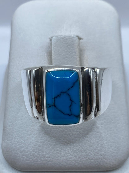 Anillo de plata .925 con turquesa azul cielo en banda maciza, visto de frente