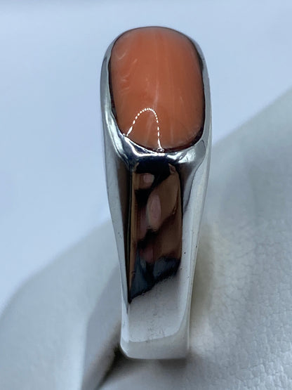Lateral del anillo mostrando el cuerpo de plata y el Quinto