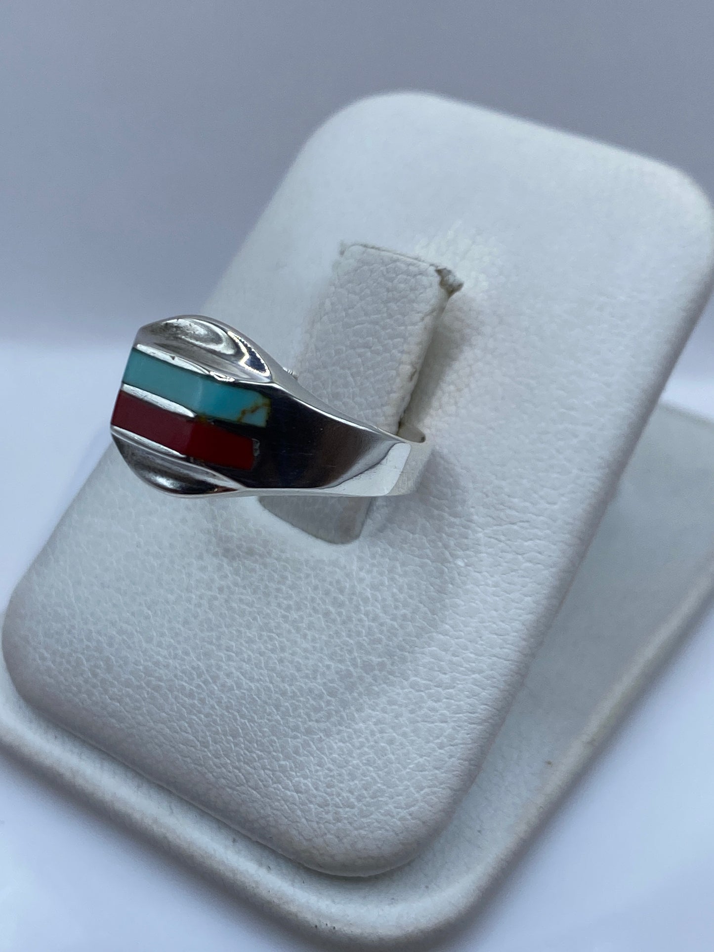 Vista frontal del anillo de turquesa azul cielo en plata Taxco, talla 7
