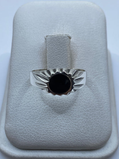 Anillo de plata .925 con ónix negro engastado en caja de presentación