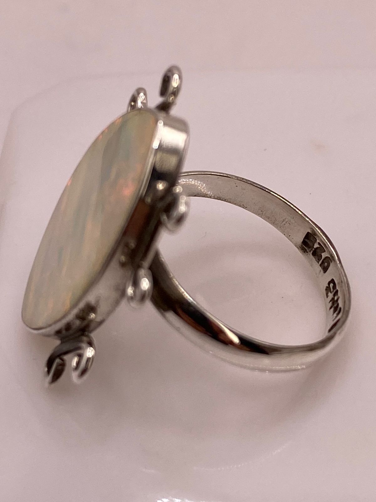 Anillo Ajustable Contemporáneo con Ópalo de Fuego en Plata .925