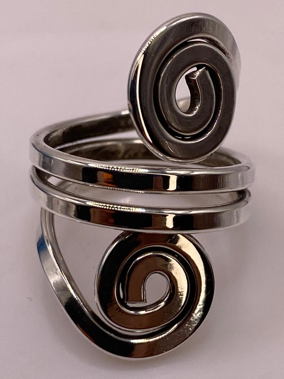 Anillo Ajustable de Plata .925 con Diseño Espiral Doble