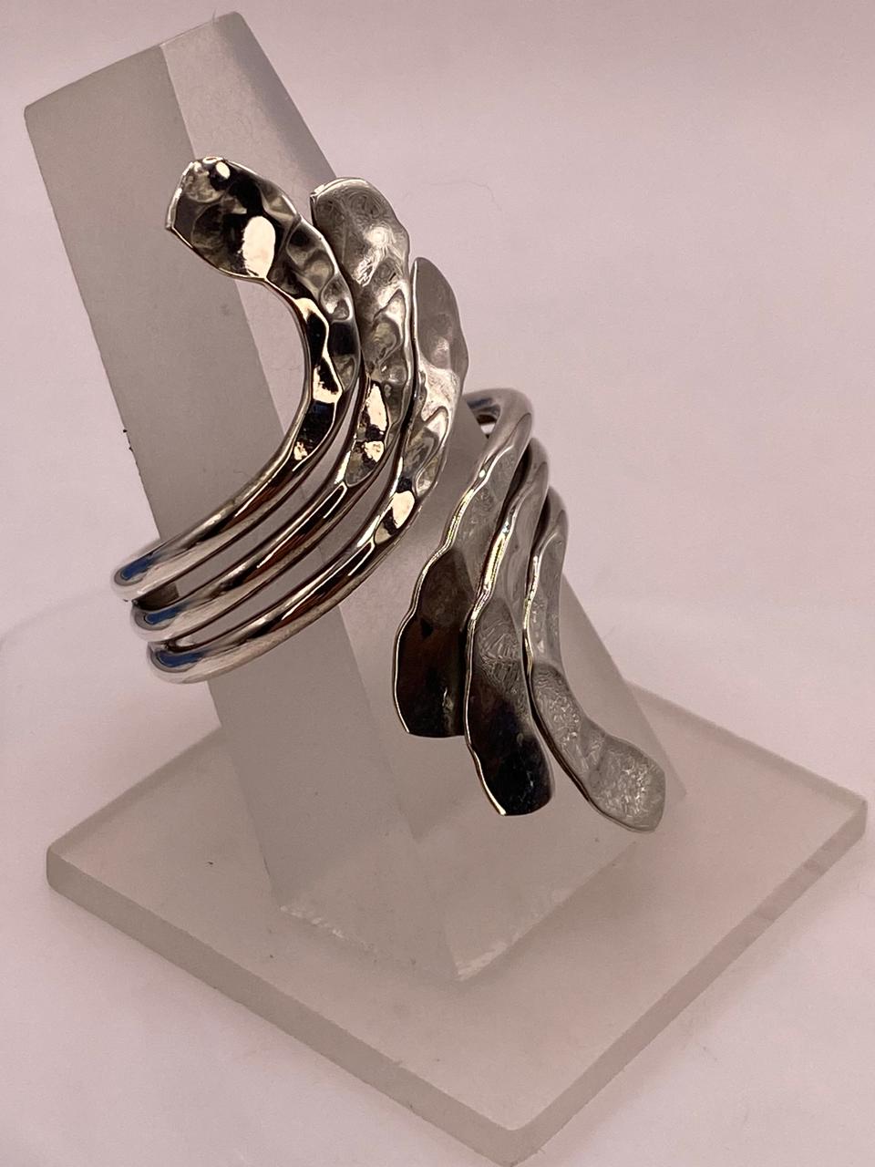 Anillo Ajustable de Plata .925 con Diseño Orgánico Martillado