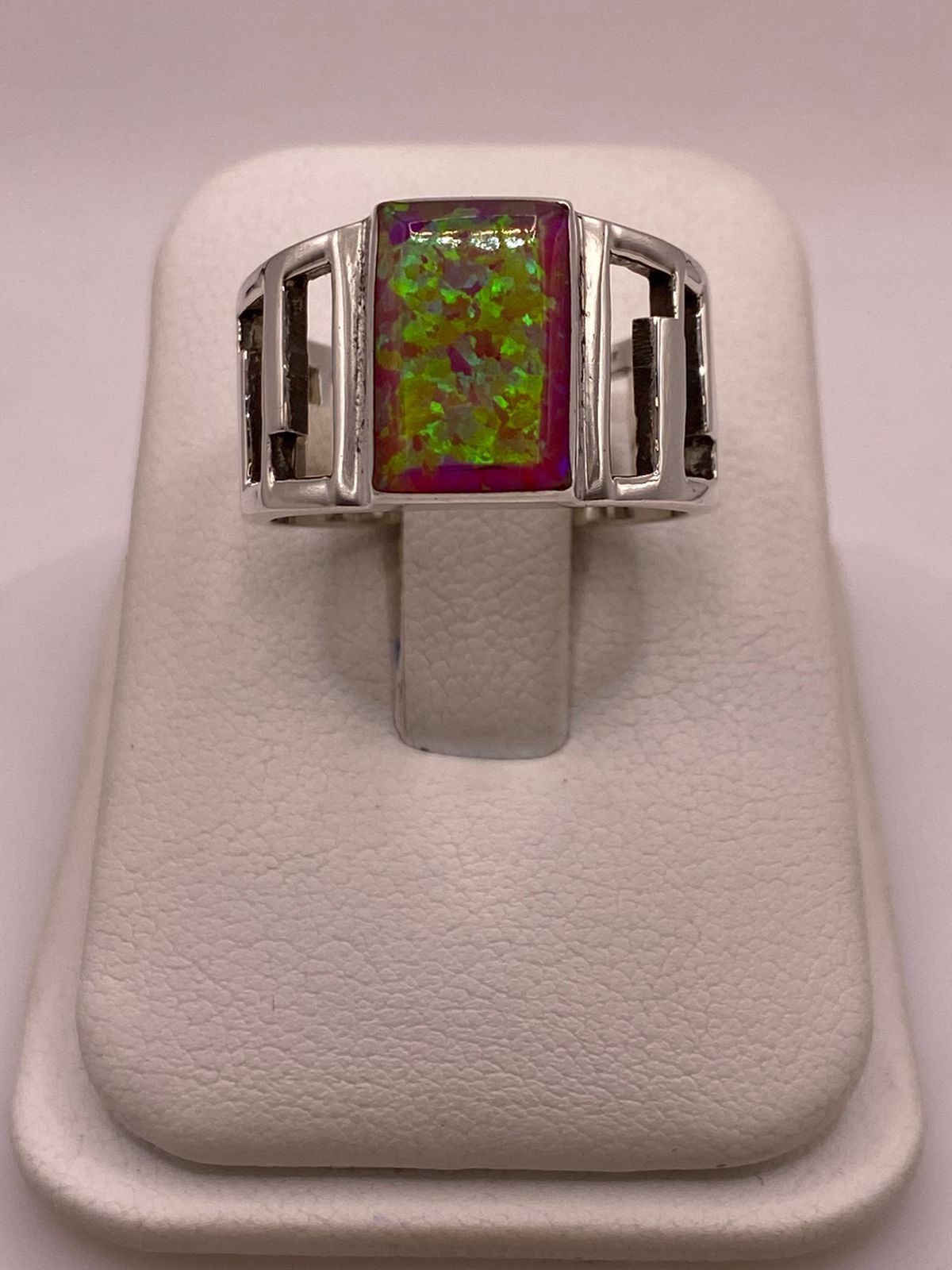 Anillo Ancho con Ópalo de Fuego Rosa, Amarillo y Verde en Plata .950