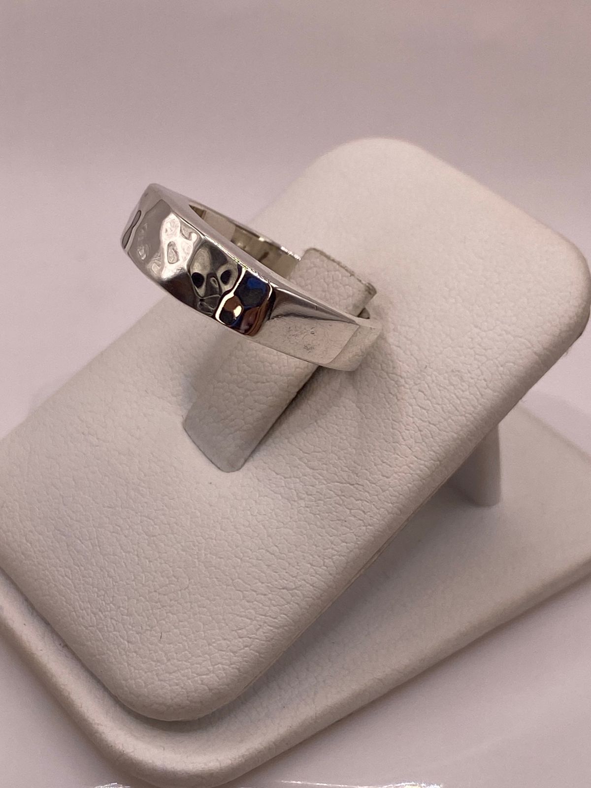 Anillo Argolla Martillada en Plata .925