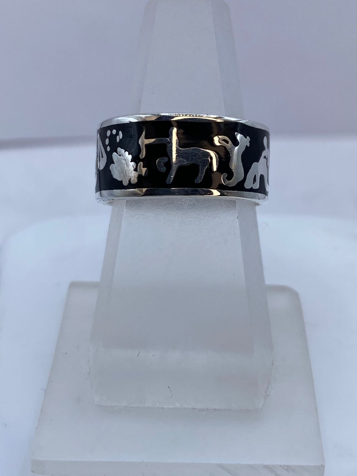 Anillo Arte Rupestre de Plata .925 con Obsidiana Negra — vista lateral