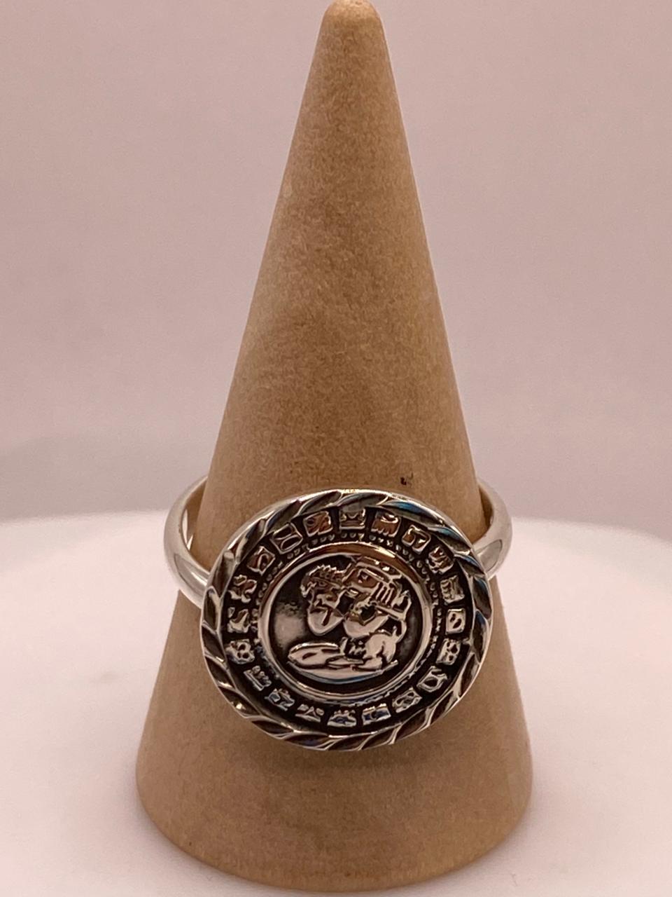 Anillo Artesanal Ajustable en Plata con Diseño de Calendario Maya