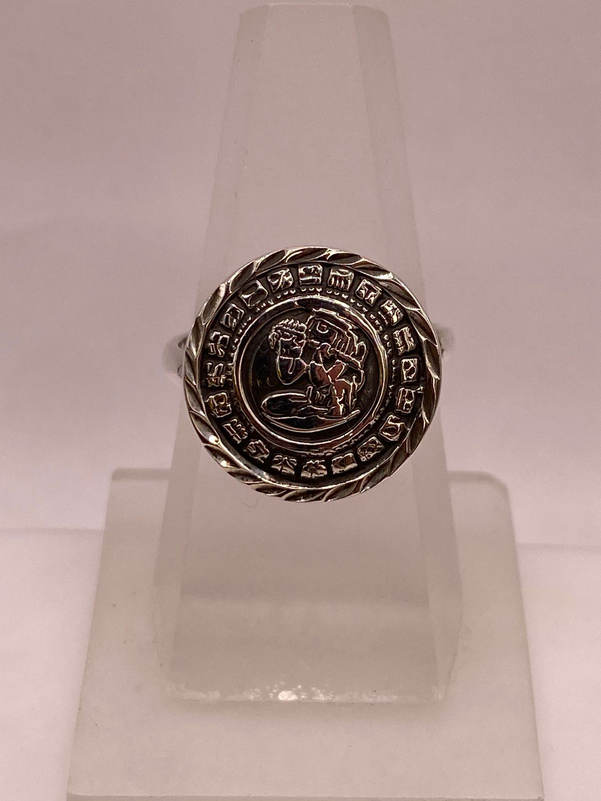 Anillo Artesanal Ajustable en Plata con Diseño Maya en Relieve
