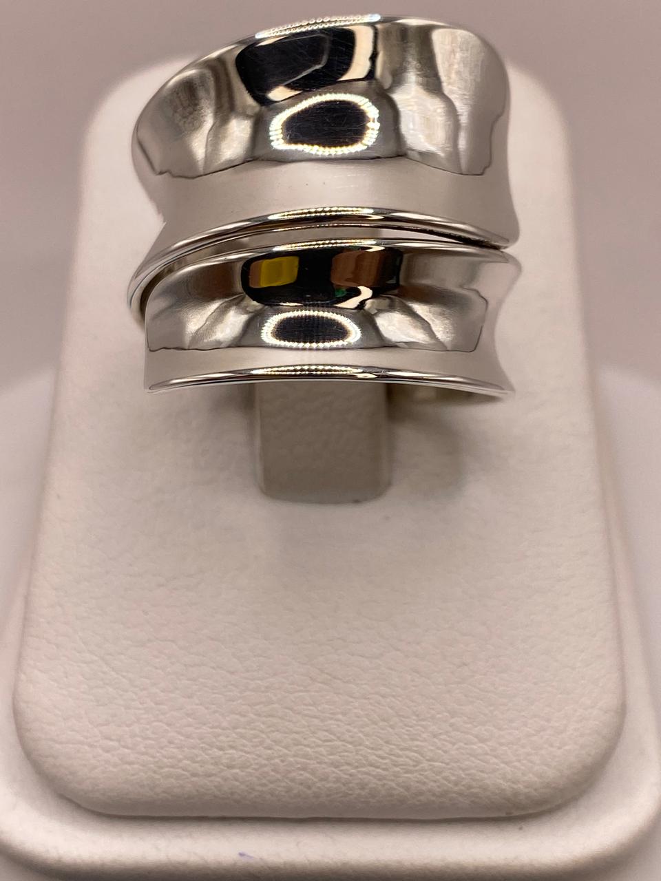 Anillo Artesanal Ajustable en Plata con Diseño Ondulado Doble