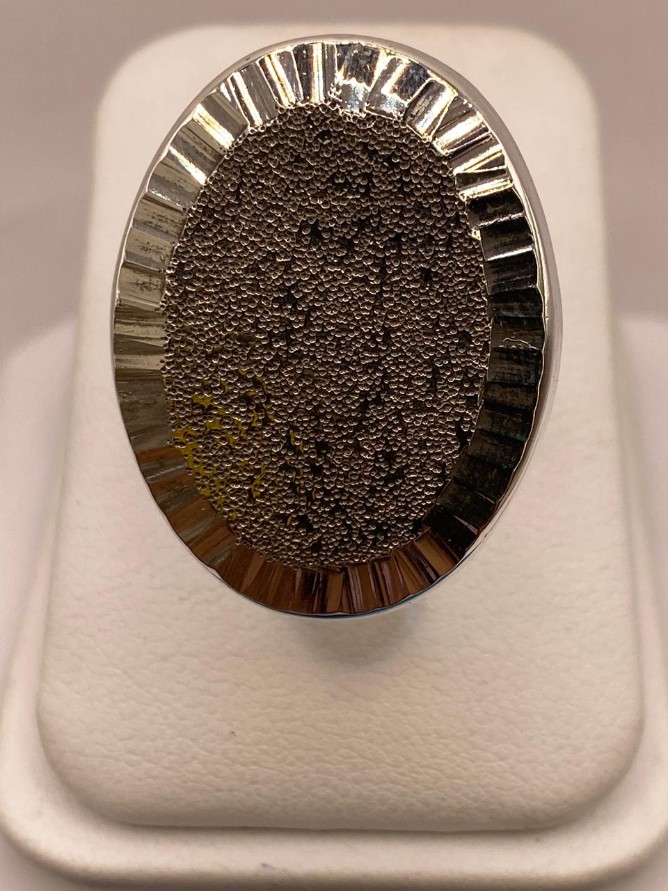 Anillo Artesanal Ajustable en Plata con Óvalo Texturizado