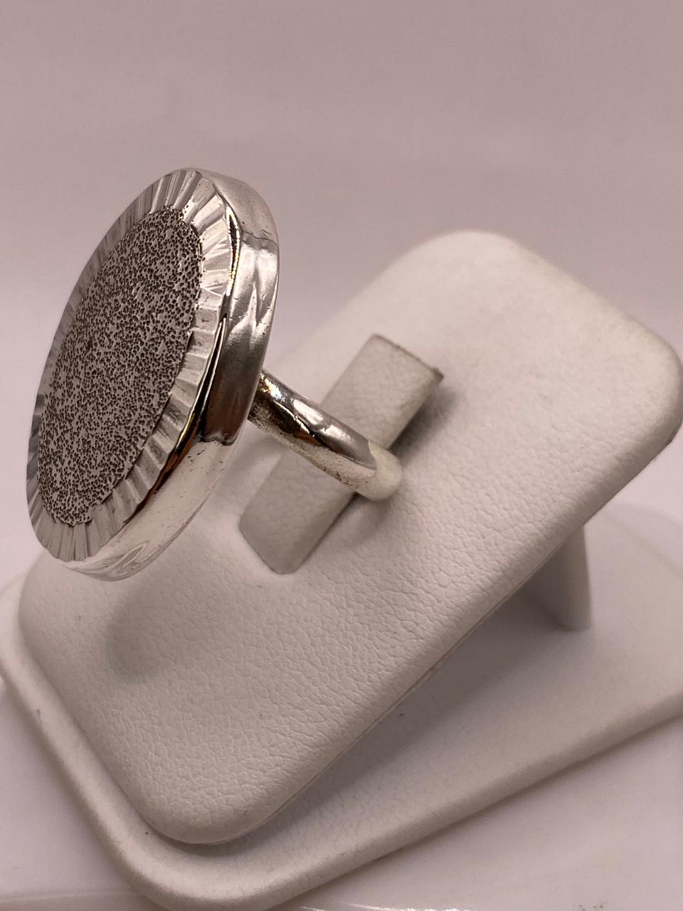 Anillo Artesanal Ajustable en Plata con Óvalo Texturizado