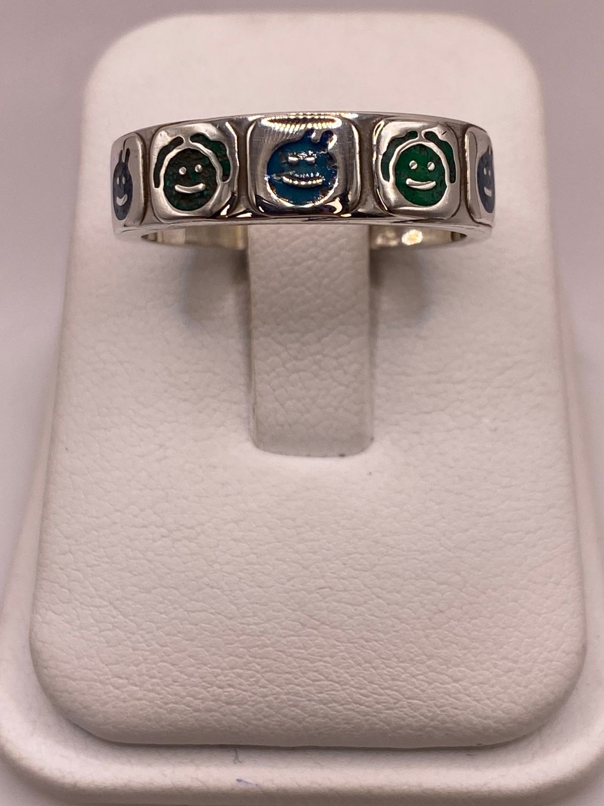 Anillo Artesanal con Caritas Esmaltadas en Plata