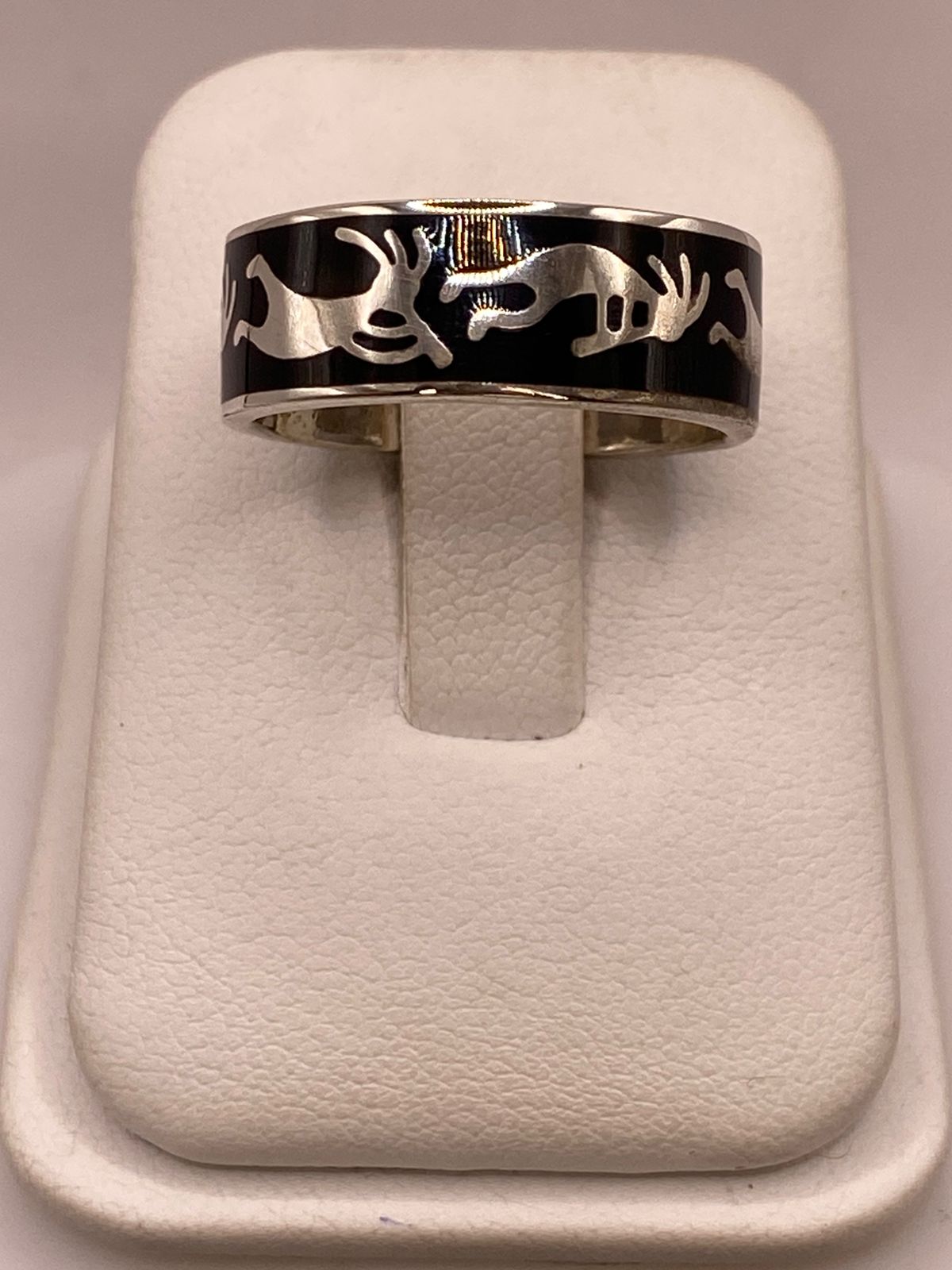 Anillo Artesanal con Figuras Zoomorfas en Plata