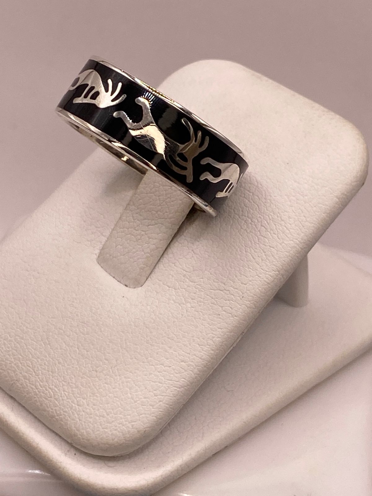 Anillo Artesanal con Figuras Zoomorfas en Plata