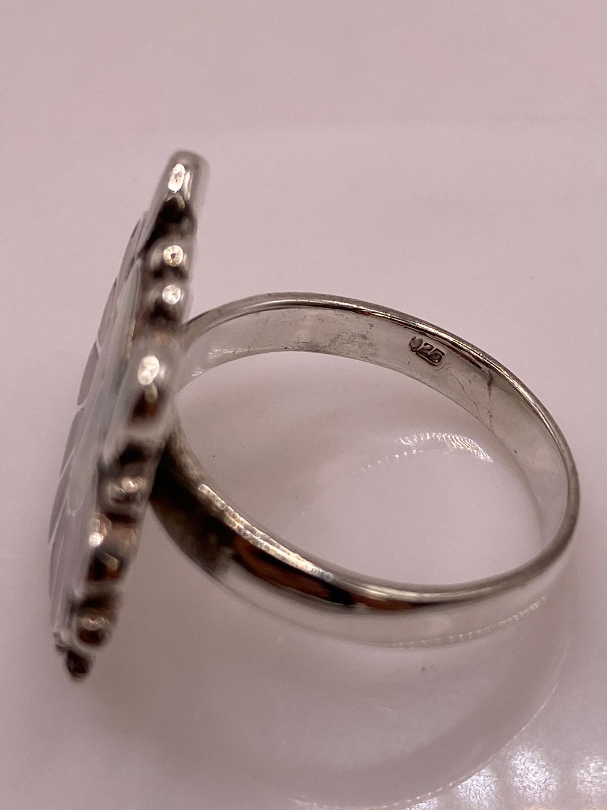Anillo Artesanal Floral con Ópalo de Fuego en Plata .925