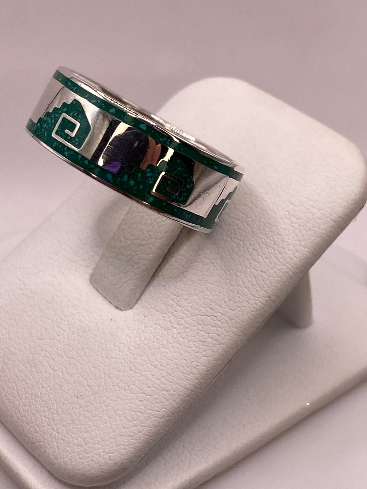 Anillo Artesanal de Malaquita con Greca Escalonada en Plata