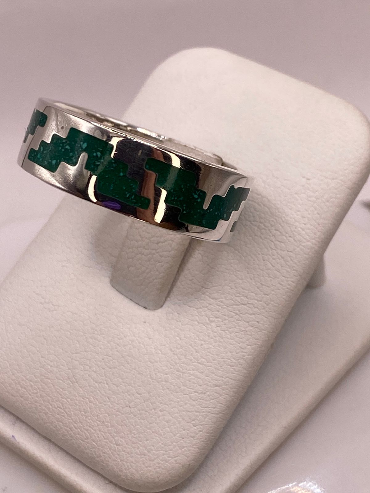 Anillo Artesanal de Malaquita con Greca Escalonada en Plata