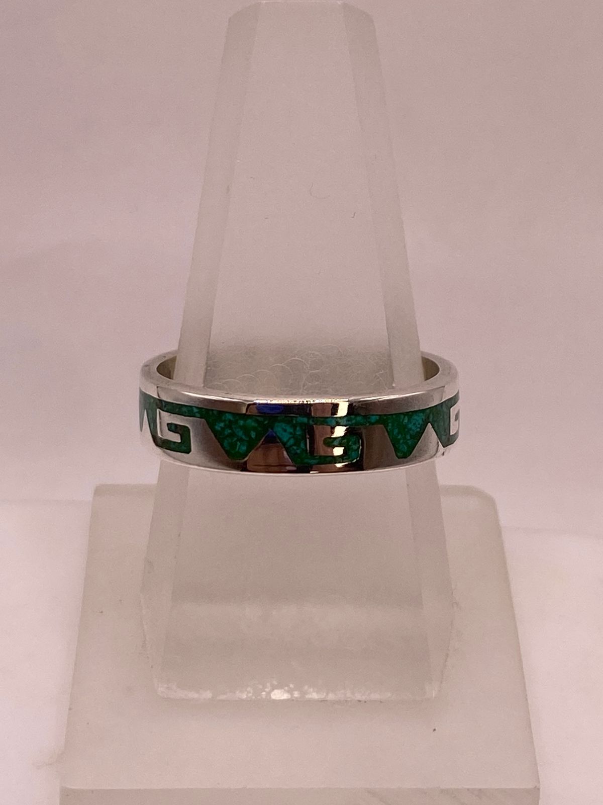 Anillo Artesanal de Malaquita con Greca Geométrica en Plata