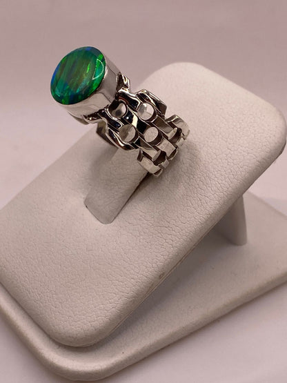 Anillo Artesanal con Ópalo de Fuego Verde en Plata .950, vista lateral