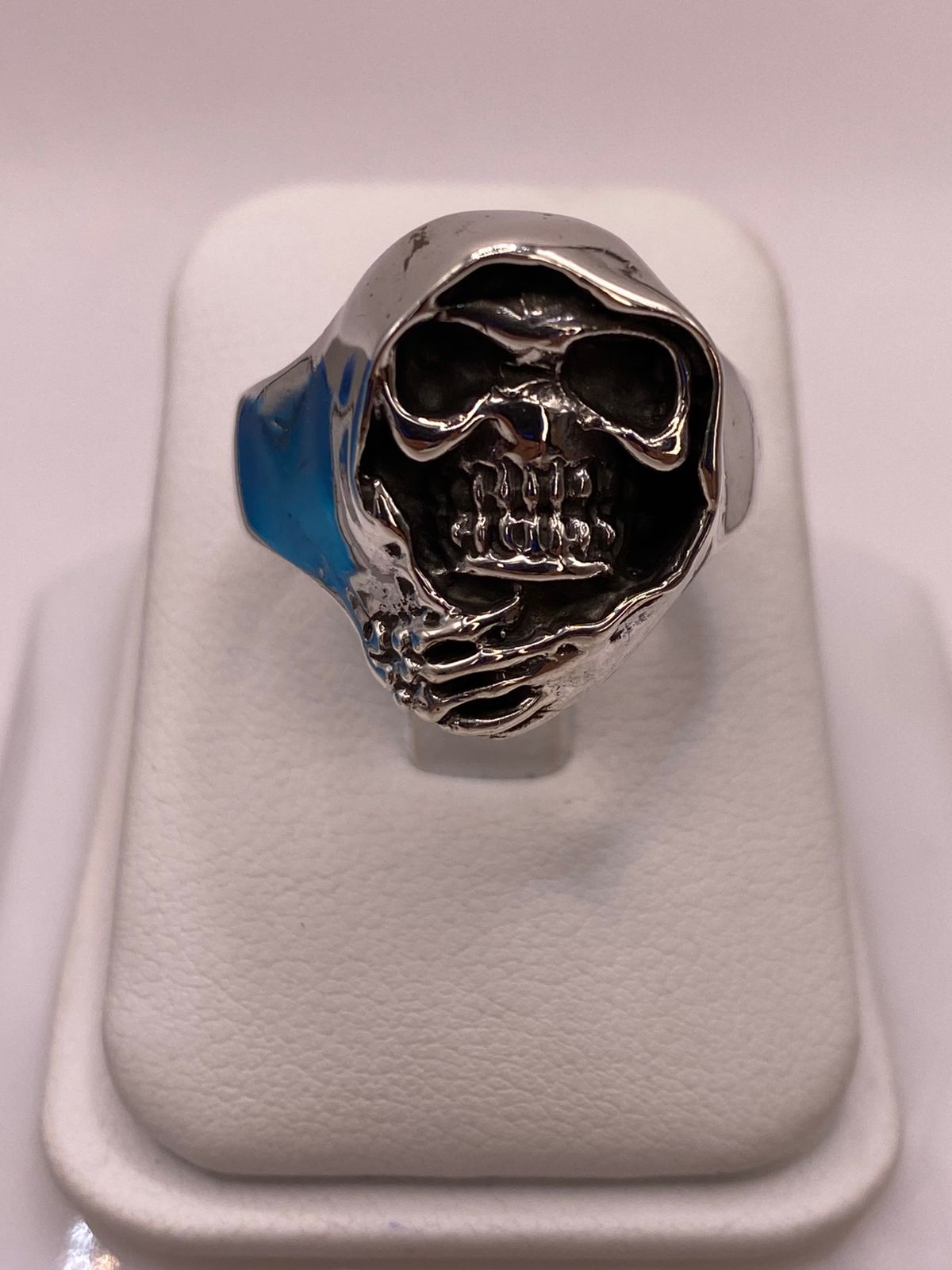 Anillo Artesanal en Plata con Calavera Encapuchada