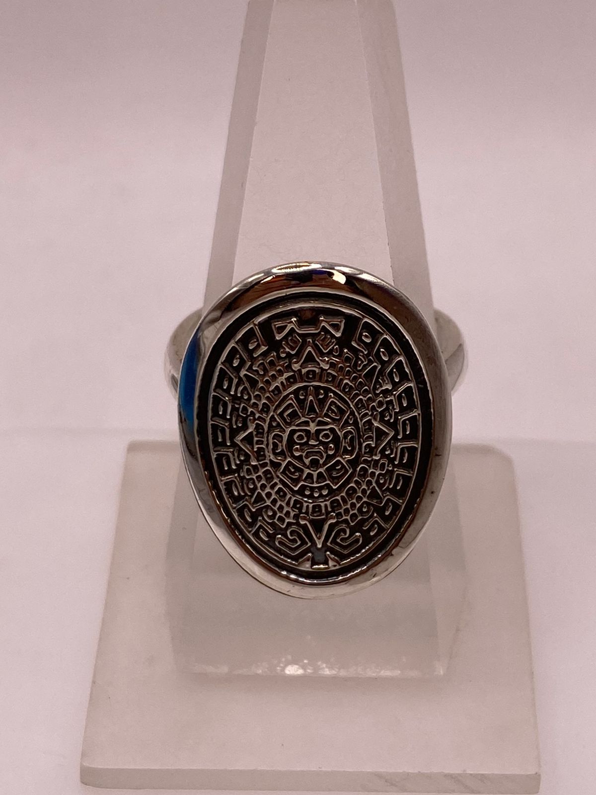 Anillo Artesanal en Plata con Calendario Azteca Grabado