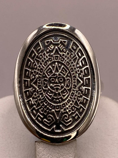 Anillo Artesanal en Plata con Calendario Azteca Ovalado