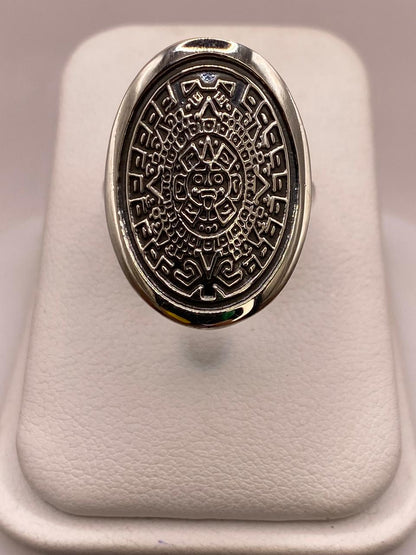 Anillo Artesanal en Plata con Calendario Azteca Ovalado