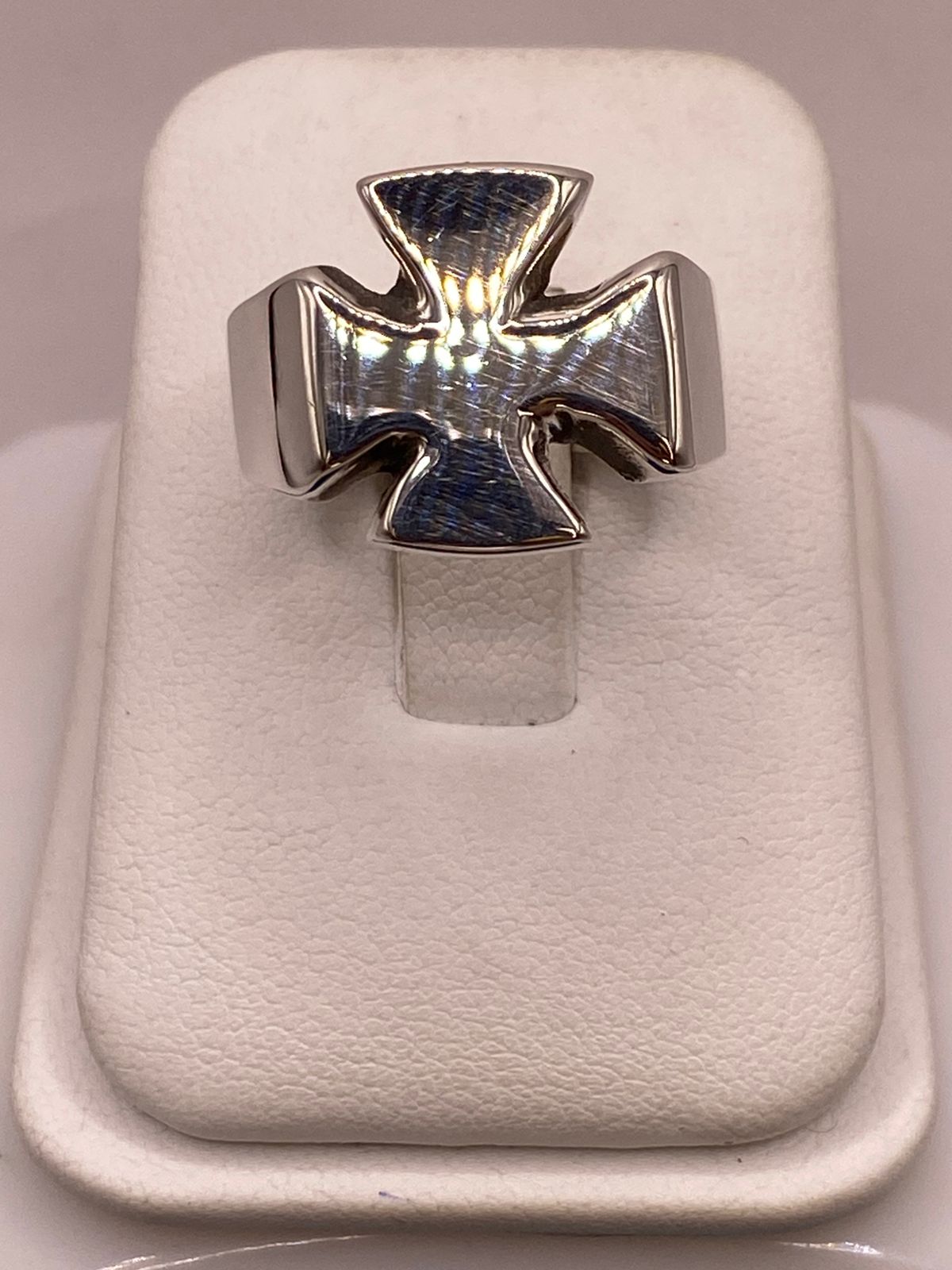 Anillo Artesanal en Plata con Cruz de Malta