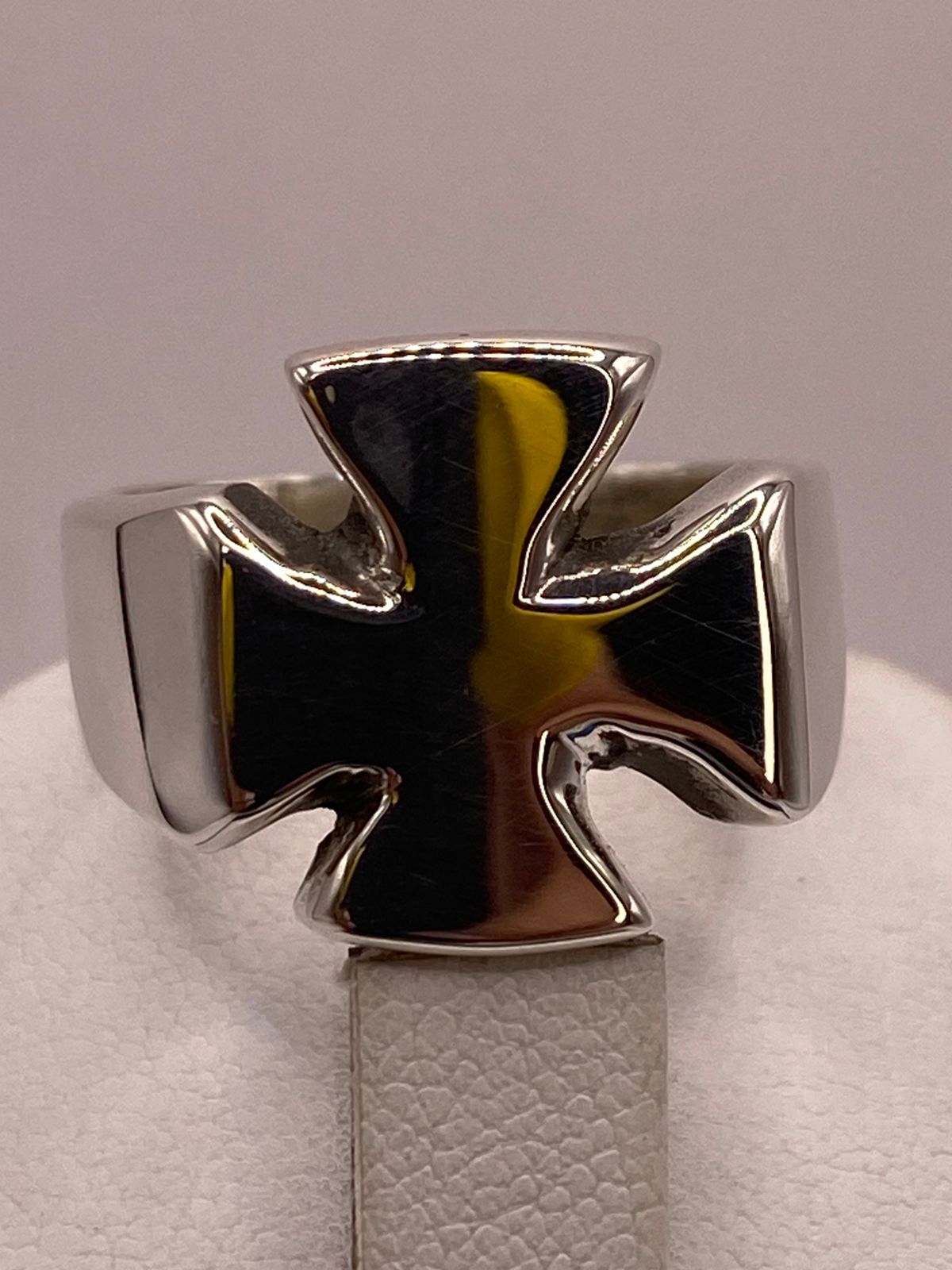 Anillo Artesanal en Plata con Cruz de Malta