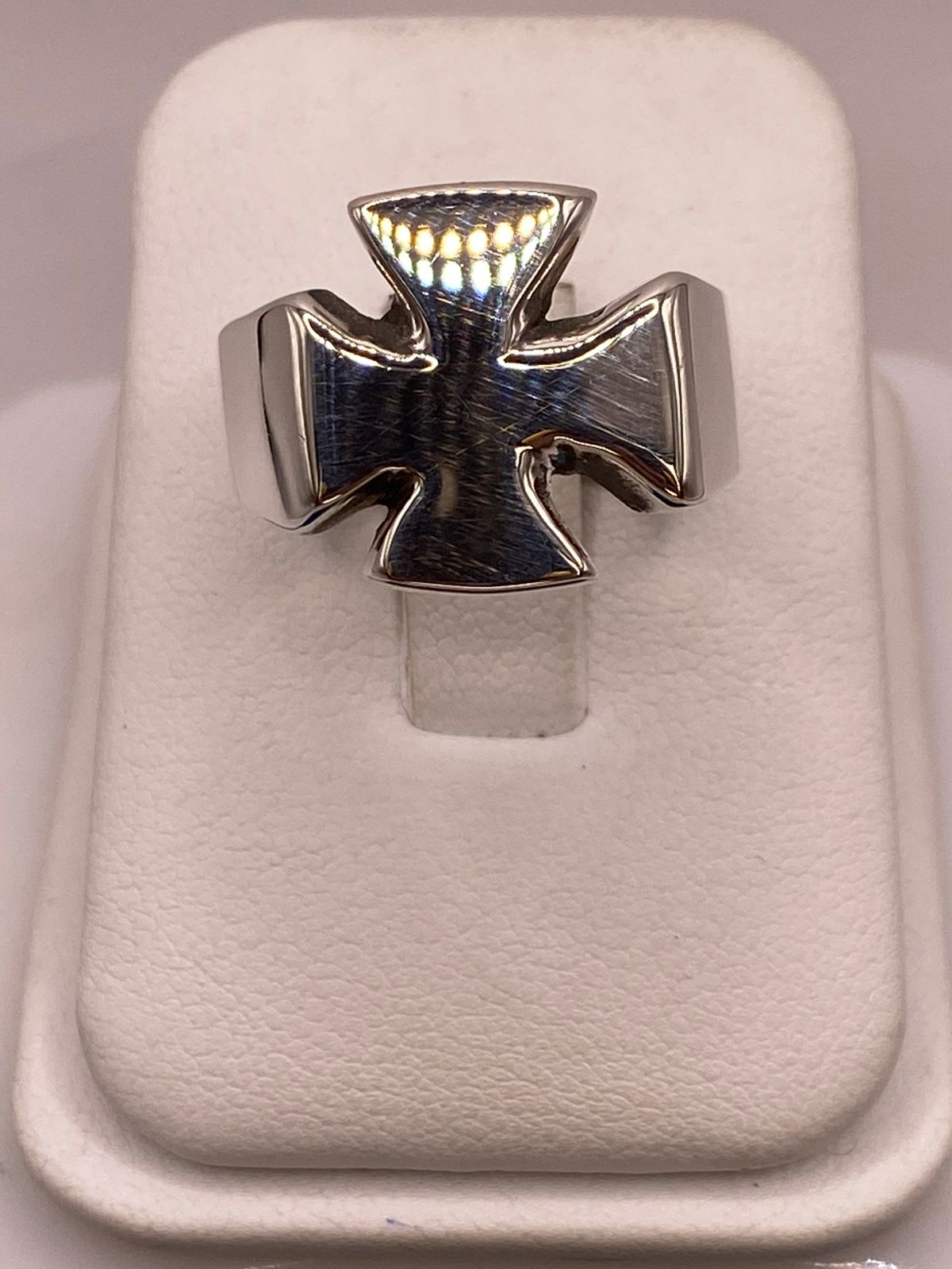 Anillo Artesanal en Plata con Cruz de Malta