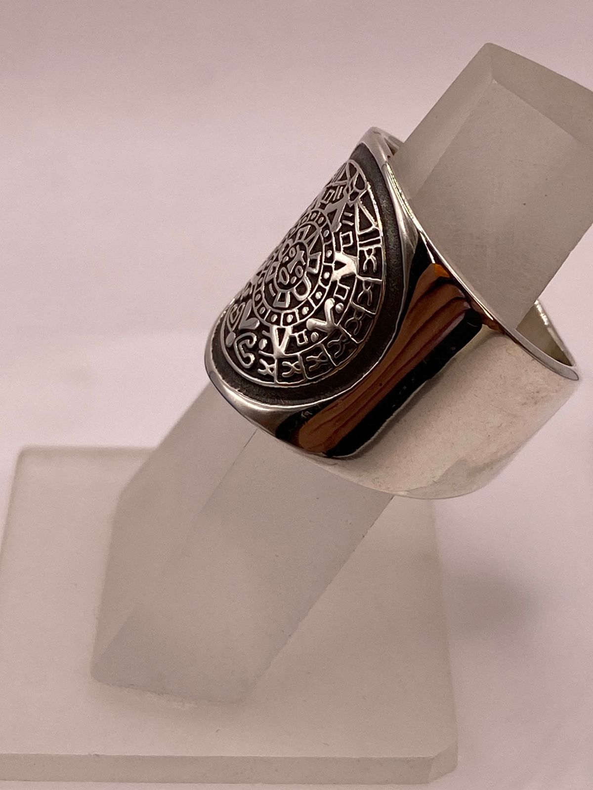 Anillo Artesanal en Plata con Diseño de Calendario Azteca