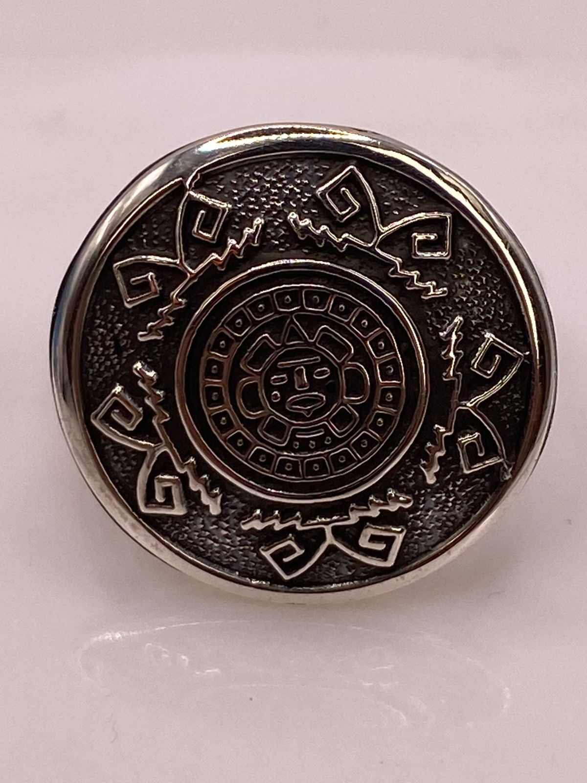 Anillo Artesanal en Plata con Diseño de Calendario Azteca