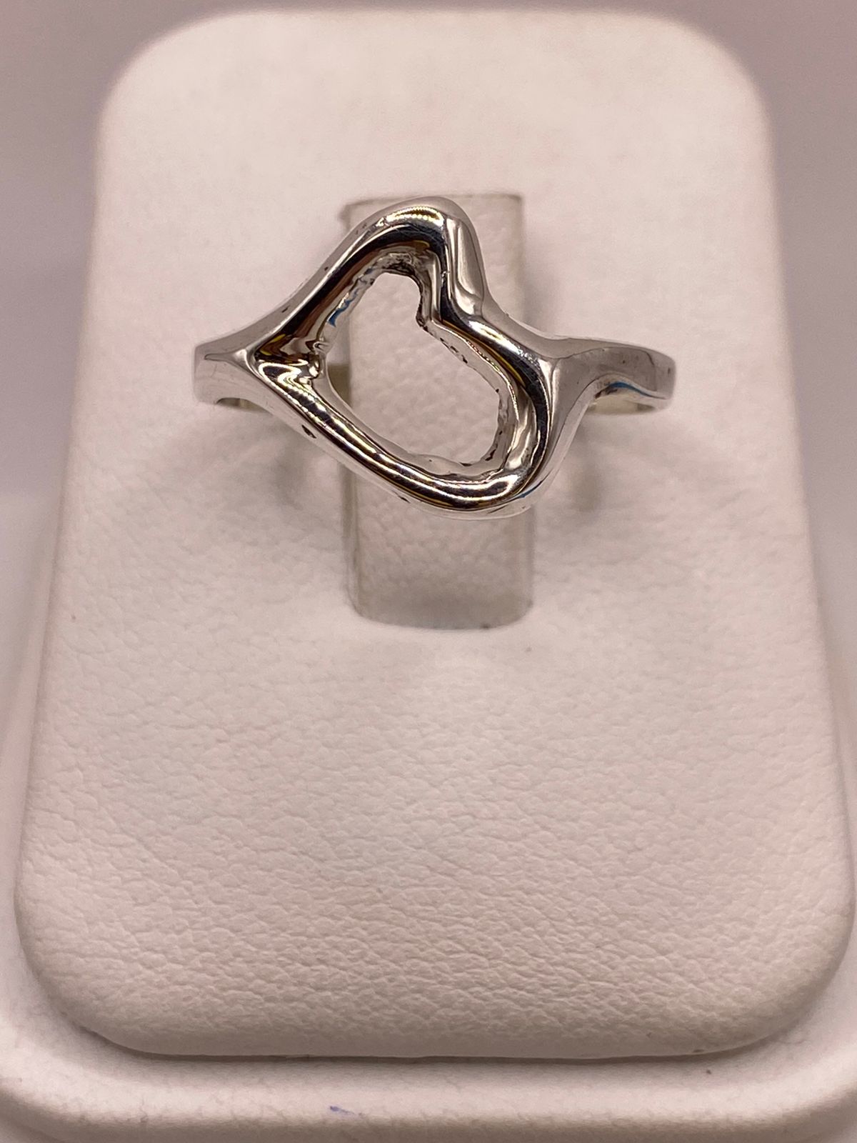 Anillo Artesanal en Plata con Diseño de Corazón