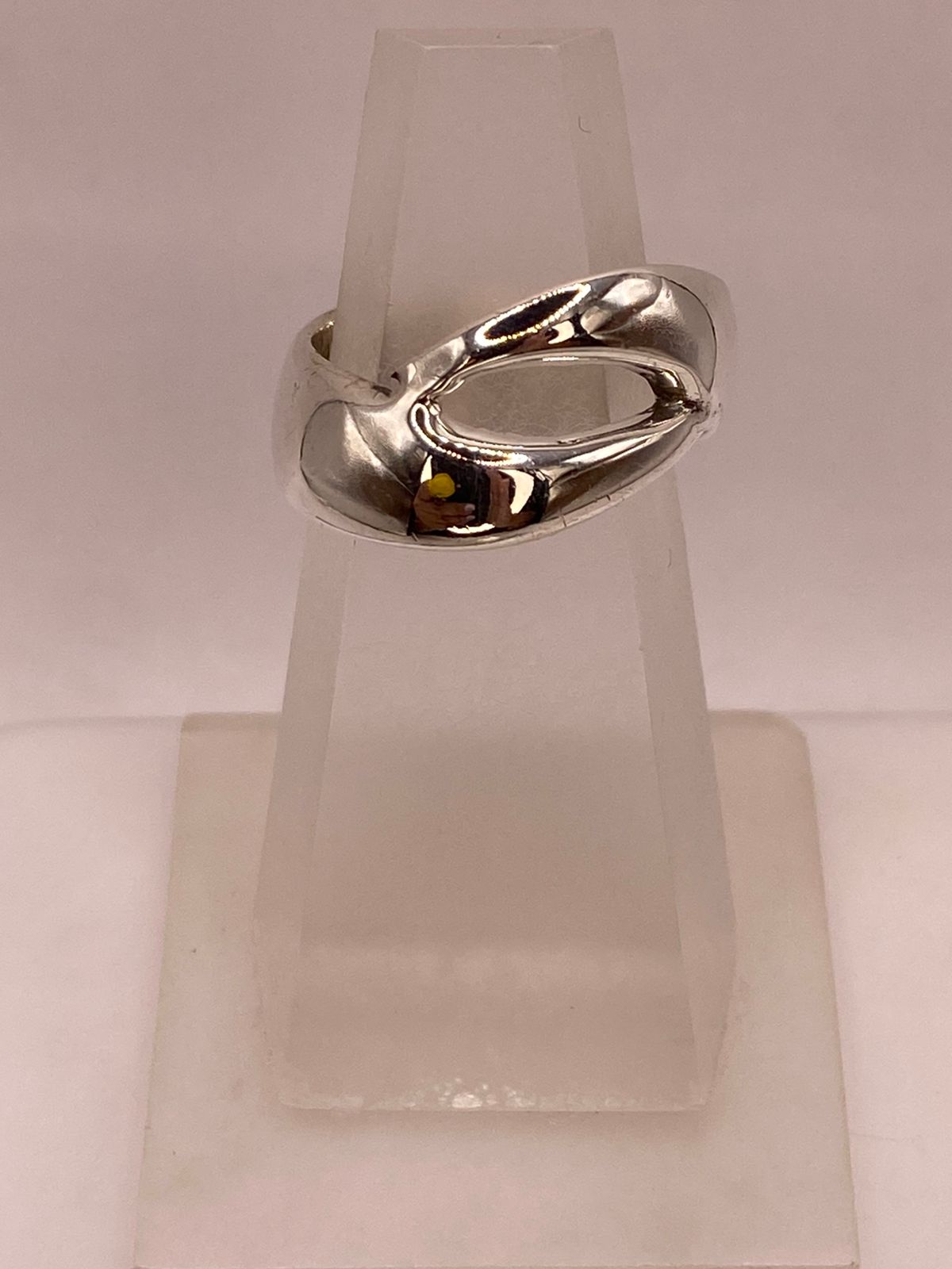 Anillo Artesanal en Plata con Diseño Orgánico y Curvo