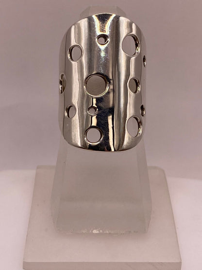 Anillo Artesanal en Plata con Diseño Perforado Geométrico, vista superior