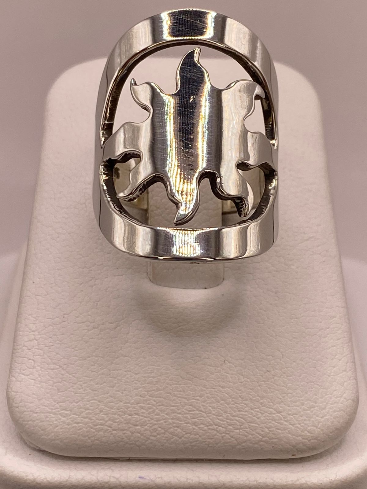 Anillo Artesanal en Plata con Diseño de Sol Calado
