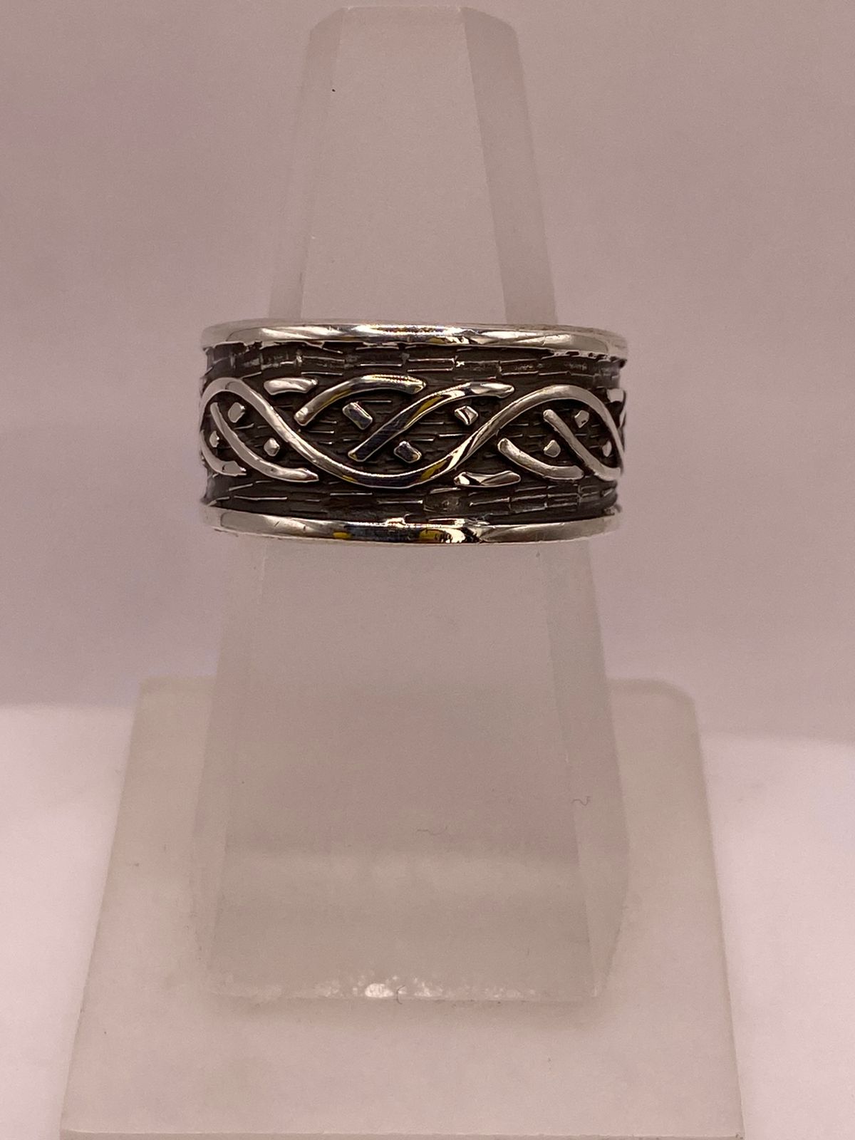 Anillo Artesanal en Plata con Diseño Trenzado Estilo Celta