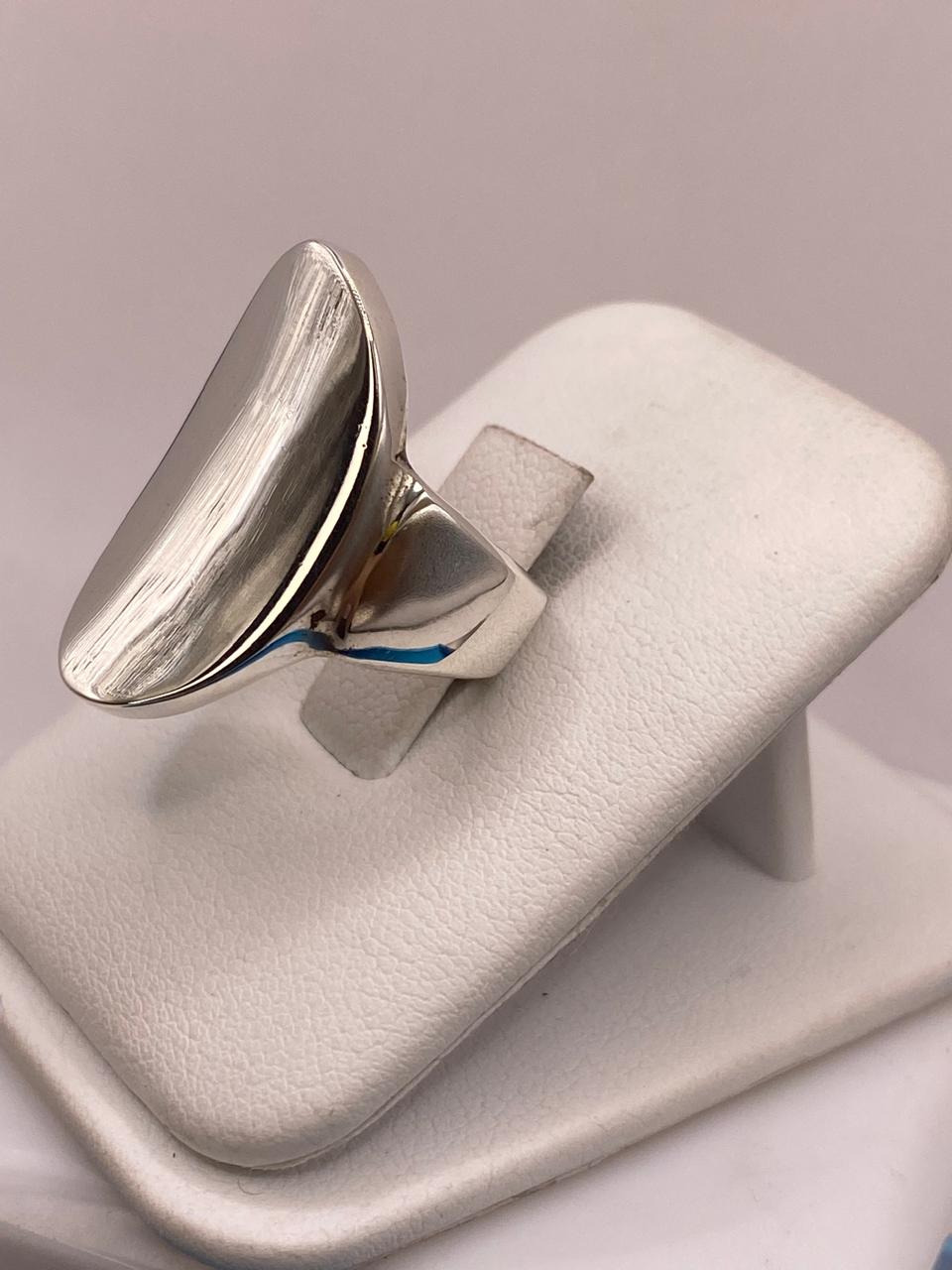 Anillo Artesanal en Plata con Frente Ovalado Liso